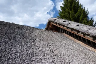 凯尔特人村庄，茅草屋顶，茅草屋顶，房子屋顶，屋顶，天空，建筑，云天