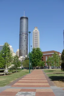 亚特兰大，佐治亚州，天际线，城市景观，亚特兰大，佐治亚州，树，蓝色，晴朗的天空