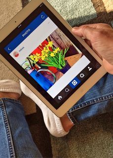 个人、控股、银色ipad、ipad、instagram、互联网、数字、社交