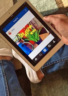 个人、控股、银色ipad、ipad、instagram、互联网、数字、社交