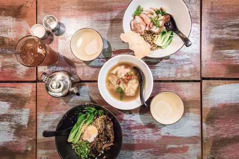采购产品肆意,面条,亚洲食物,中国食物,汤,平底,食物和饮料,桌子 采购产品肆意,面条,亚洲食物,中国食物,汤,平底,食物和饮料,桌子