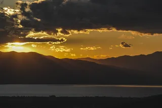 美国，普罗沃，犹他湖州立公园，太阳，光线，云彩，戈登霍湖