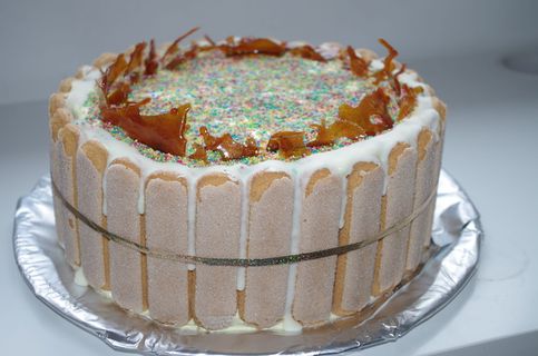 蛋糕、庆典、生日、馅饼、蛋糕的甜味、海绵、焦糖、食物和饮料