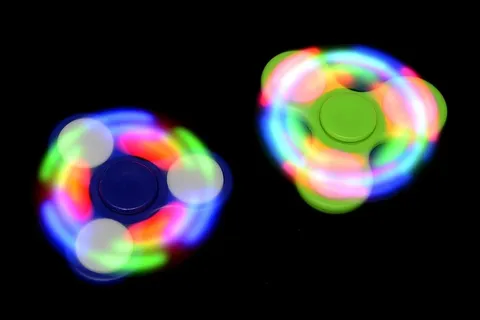 两个，发光，三瓣，三瓣手纺纱机，手指纺纱机，纺纱机，环岛，zappel philipp