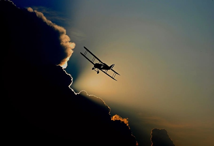 双翼飞机、飞机、双层飞机、螺旋桨飞机、飞行、飞行、航空、天空的轮廓