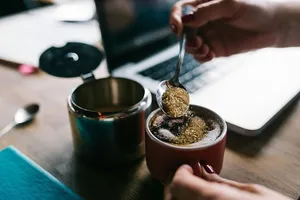 一杯加糖的咖啡