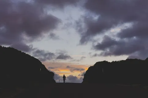人,行走,孤独,剪影,日落,黑暗,云,天空 人,行走,孤独,剪影,日落,黑暗,云,天空