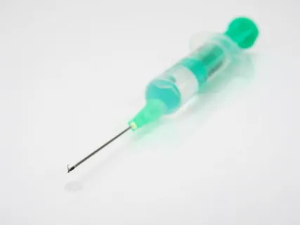 绿色注射器, 注射器, 针头, 一次性注射器, 保佑你, 医疗, 医生, 注射 绿色注射器, 注射器, 针头, 一次性注射器, 保佑你, 医疗, 医生, 注射