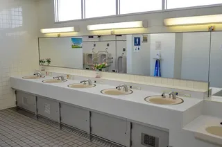 日本厕所-水槽和清洗区