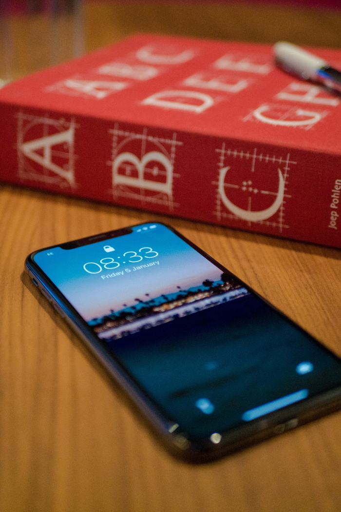iphone x，ios，苹果，iphone，书，桌子，灰色空间，时间