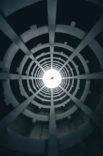 飞机在飞行中的低角度照片 飞机在飞行中的低角度照片