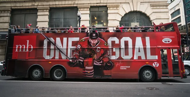 芝加哥、麦迪逊和沃巴什、巴士、黑鹰、街头摄影、市中心、交通、建筑