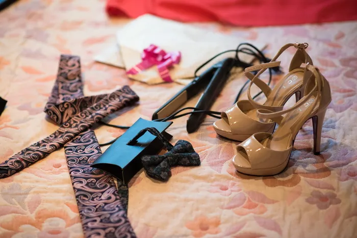 鞋，领带，领结，直发器，静物画，室内，桌子，图案