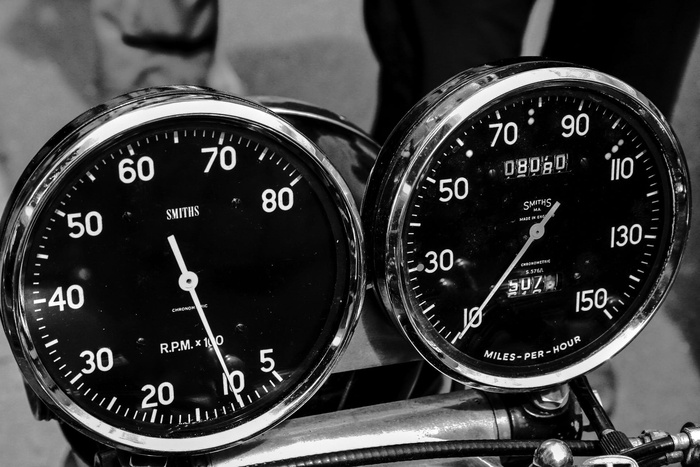 两个黑色速度表，摩托车，转速表，speedo，oldtimer，数字，特写，无人