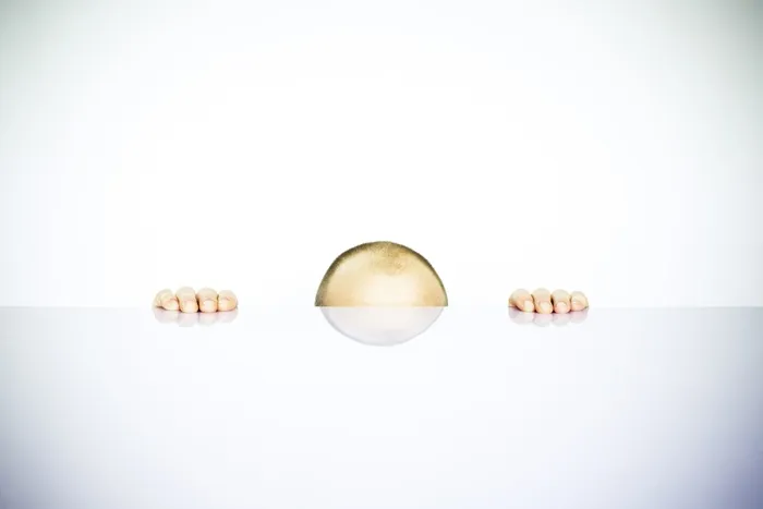 隐藏，隐藏，男人，年轻，剃了胡子，秃头，头，秃头