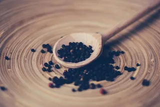 束，黑色，种子，棕色，木板，勺子，木头，豆类