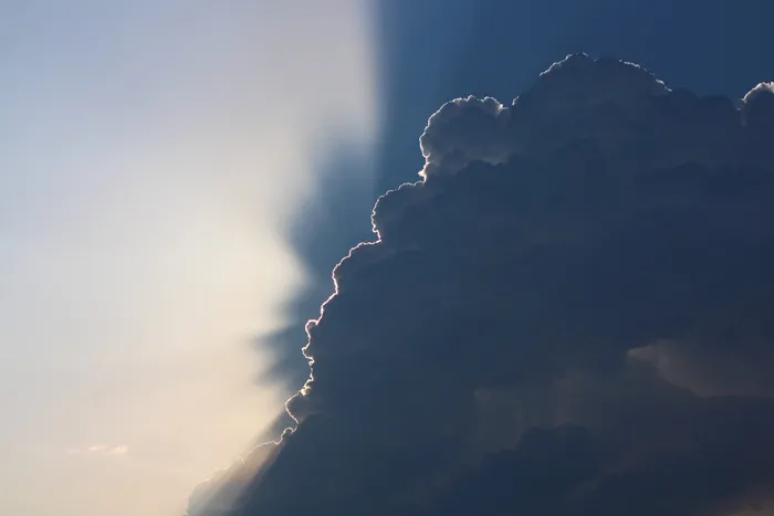 云，太阳，雷雨云，雷雨，阳光，光线，天空，光