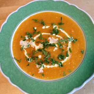 南瓜汤，橙子，盘子，汤，南瓜，汤碗，食物和饮料，健康饮食