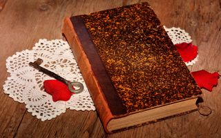 钥匙，木头，旧书，书脊，书，旧，食物和饮料，没有人