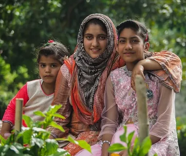 人,人,服装,服饰,姐妹,印度,斯利那加,围巾 人,人,服装,服饰,姐妹,印度,斯利那加,围巾