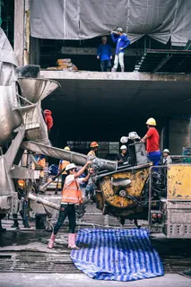 建筑工人、混凝土、建筑、白天、卡车、工作、沙子、砂浆 建筑工人、混凝土、建筑、白天、卡车、工作、沙子、砂浆