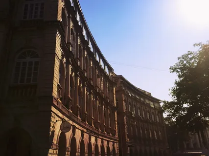 建筑,建筑,基础设施,蓝色,天空,树木,阳光,白天 建筑,建筑,基础设施,蓝色,天空,树木,阳光,白天