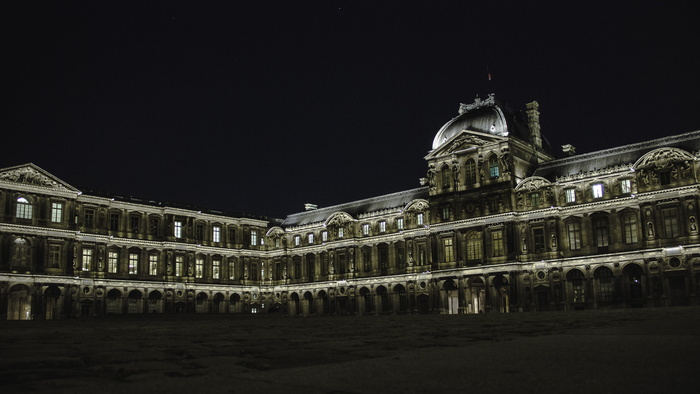 夜间高层建筑