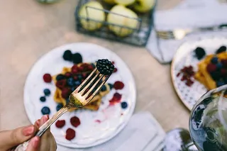 花园里的健康午餐