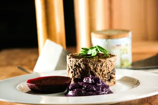 食品，patéde campagne，蓝莓慕斯，甜菜根，食品和饮料，盘子，室内，桌子