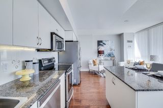 共管公寓，湖岸公寓，安大略省，多伦多，家庭房，厨房，室内，住宅