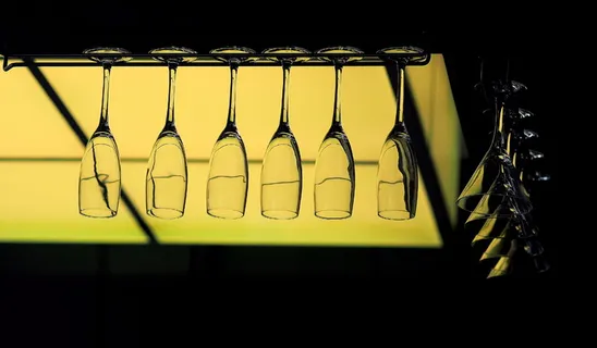 长笛和鸡尾酒杯