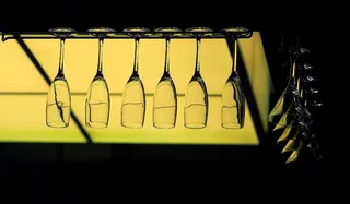 长笛和鸡尾酒杯