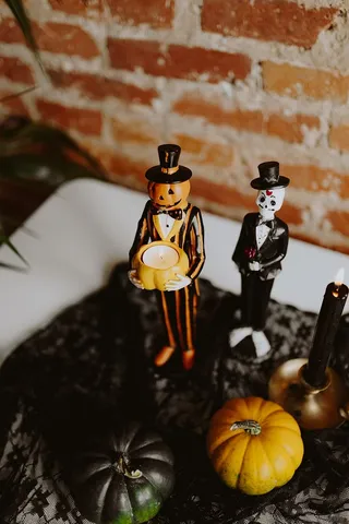 用嘘声字母装饰万圣节