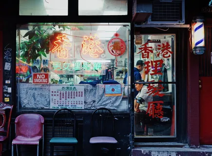 店外三把各色椅子 店外三把各色椅子