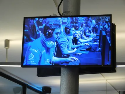 游戏、监视器、竞赛、竞争、技术、艺术、文化和娱乐、室内、计算机 游戏、监视器、竞赛、竞争、技术、艺术、文化和娱乐、室内、计算机