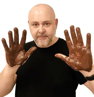 男人，成年人，人物，肖像，人物，手，手势，巧克力师