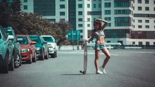 女士，灰色，短上衣，蓝色，牛仔，热裤，短裤，托举