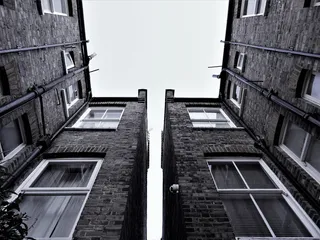 建筑物低角度摄影