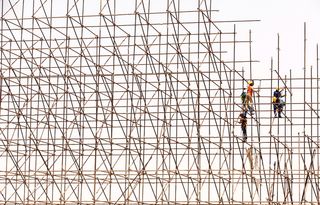 几个，男人，竹制脚手架，脚手架，工人，建筑，工地，脚手架