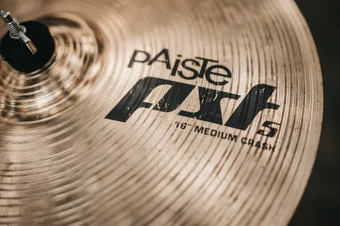 黑白阿迪达斯圆领衬衫