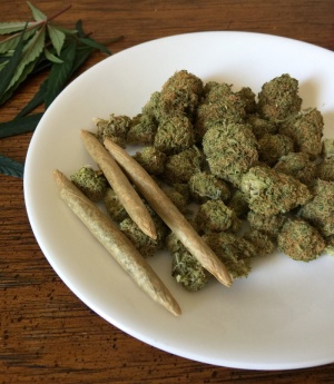绿色、kush、圆形、白色、陶瓷、平板、顶部、棕色