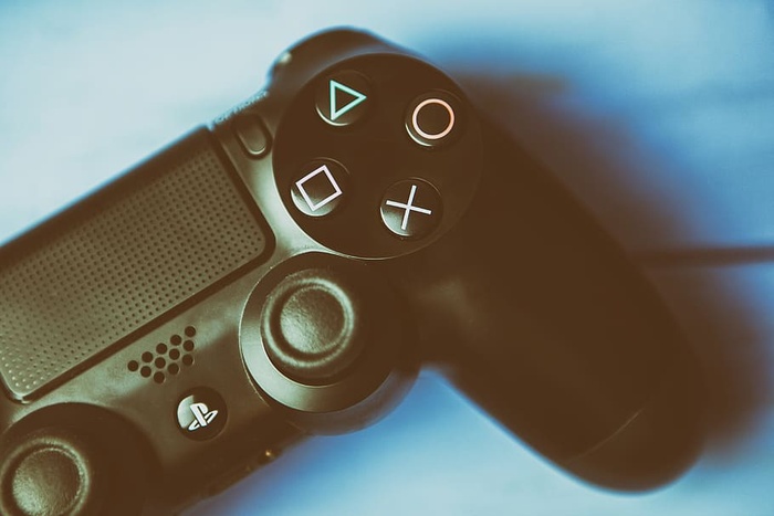 索尼PS4游戏机游戏控制器的特写镜头