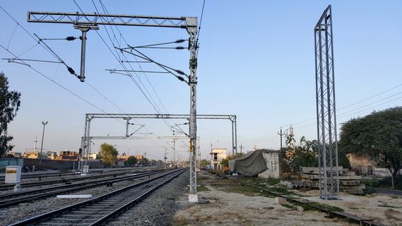 铁路、火车轨道、运输、铁路、帐篷、电线杆、帕蒂亚拉、印度 铁路、火车轨道、运输、铁路、帐篷、电线杆、帕蒂亚拉、印度