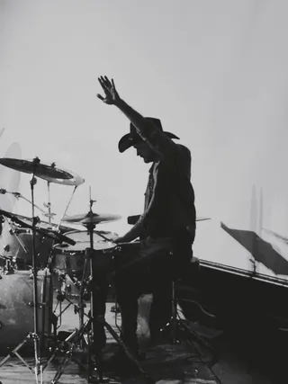 崇拜、鼓手、耶稣、音乐、艺术文化娱乐、表演、乐器、音乐家