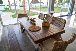 桌子，木头，家具，房间，家，装饰，玻璃，白天