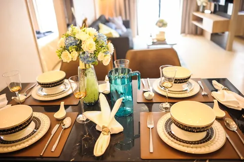 餐桌，盘子，一起，餐厅，样品室，公寓，桌子，室内