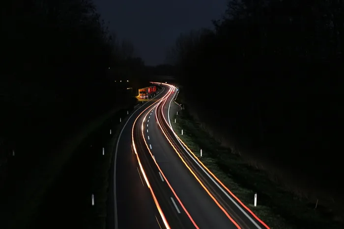 汽车街、高速公路、联邦街、夜间汽车、夜间驾驶员、超车、交通、长时间曝光