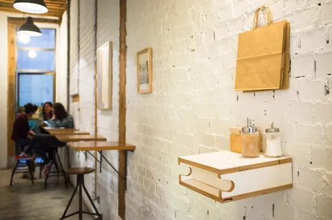 西班牙,马德里,托马咖啡馆,砖,咖啡馆,咖啡馆,白色,室内 西班牙,马德里,托马咖啡馆,砖,咖啡馆,咖啡馆,白色,室内