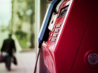 电话亭选择性聚焦照片