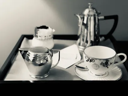 英国，大伦敦，卡莱尔之家，瓷器，银，牛奶，水壶，信封